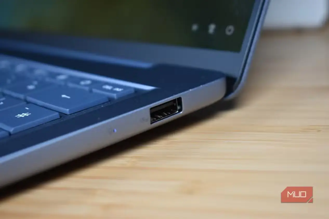درگاه USB-A لپتاپ ASUS Zenbook 14 UX3480QA