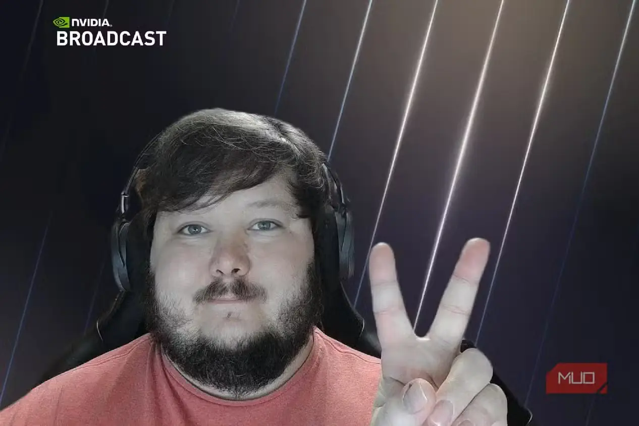تصویر من با پسزمینه جایگزینشده بهکمک NVIDIA Broadcast