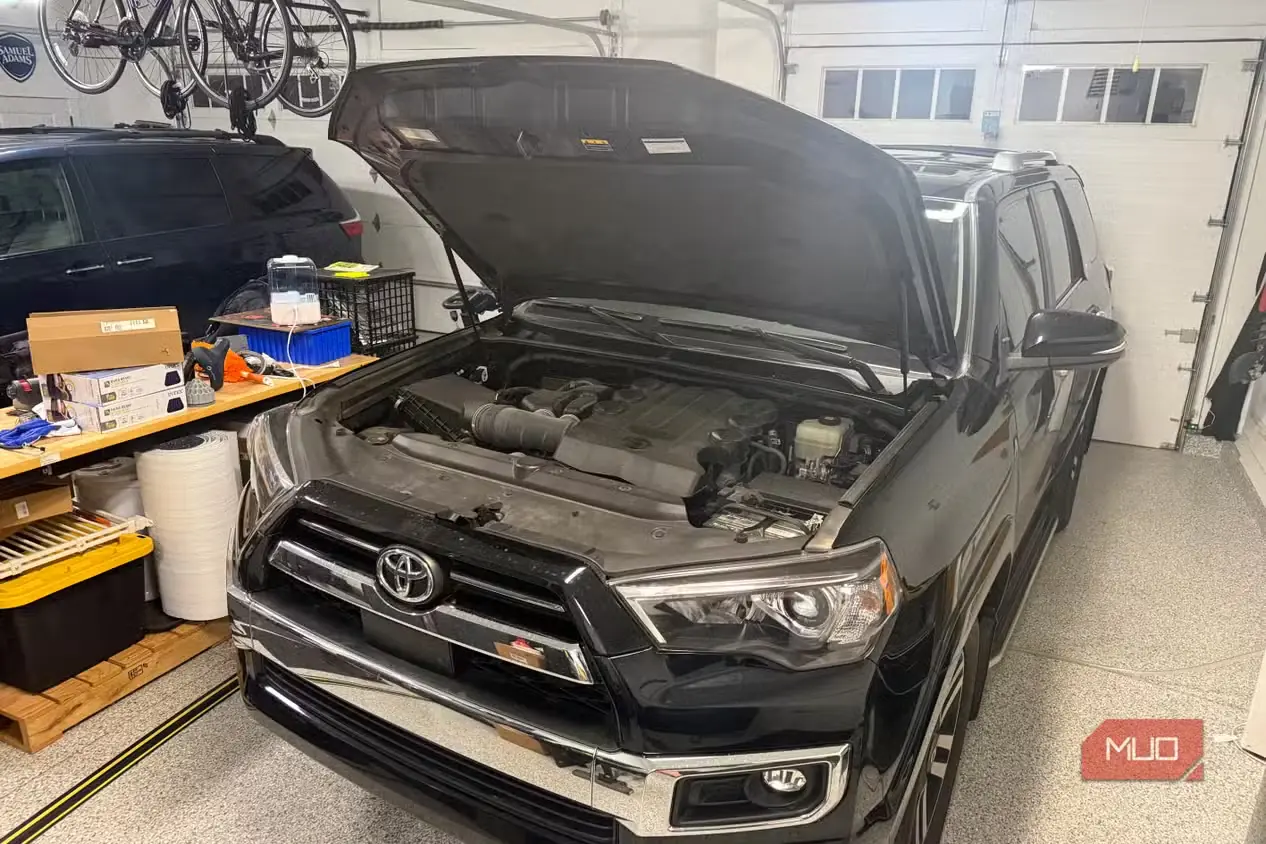 محفظه موتور 4Runner مدل 2021 با کاپوت باز