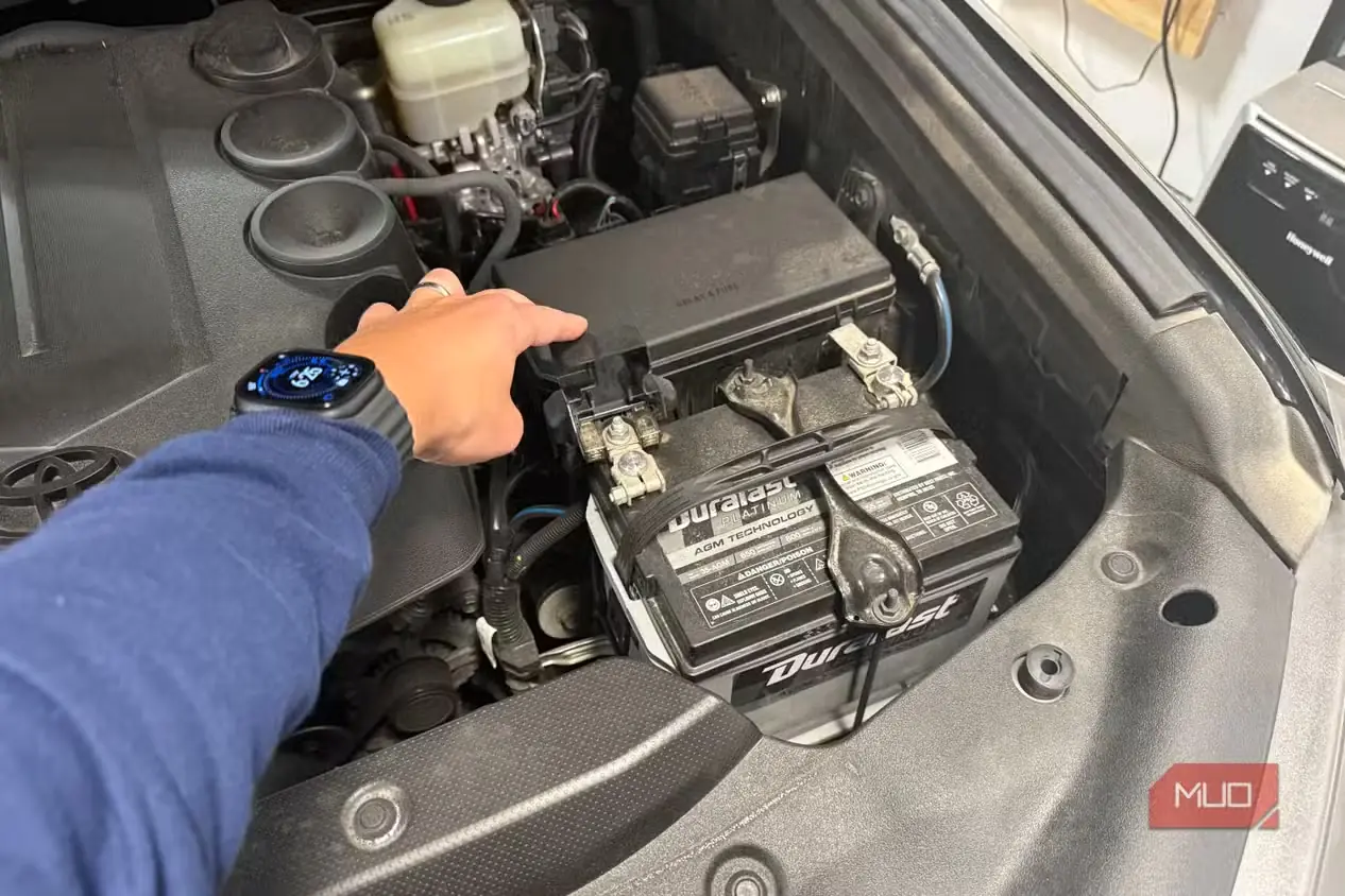 اشاره دست به باتری 4Runner مدل 2021