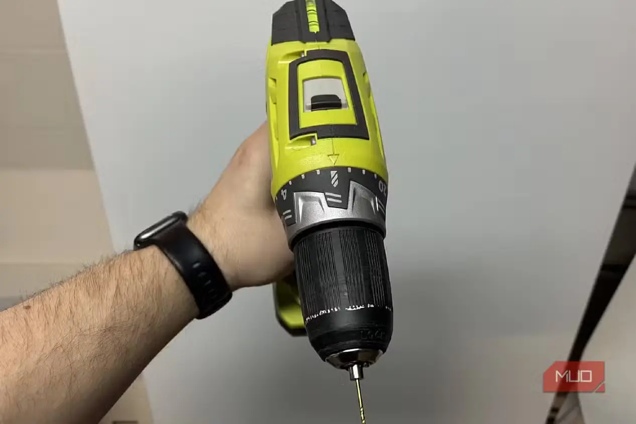 بخش بالایی دریل‌پیچ‌گوشتی RYOBI ONE با تنظیم‌کنندهٔ گشتاور