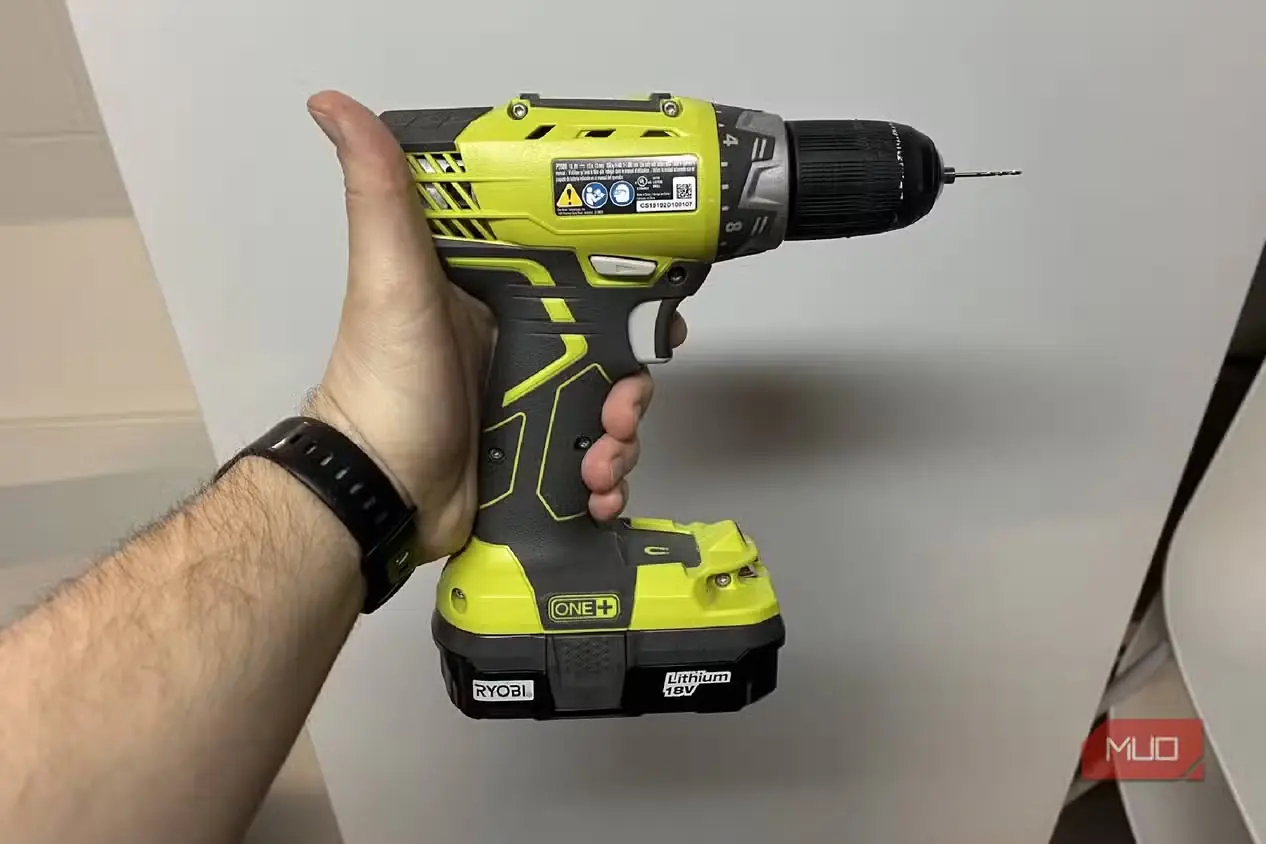 نمای جانبی دریلپیچگوشتی RYOBI ONE