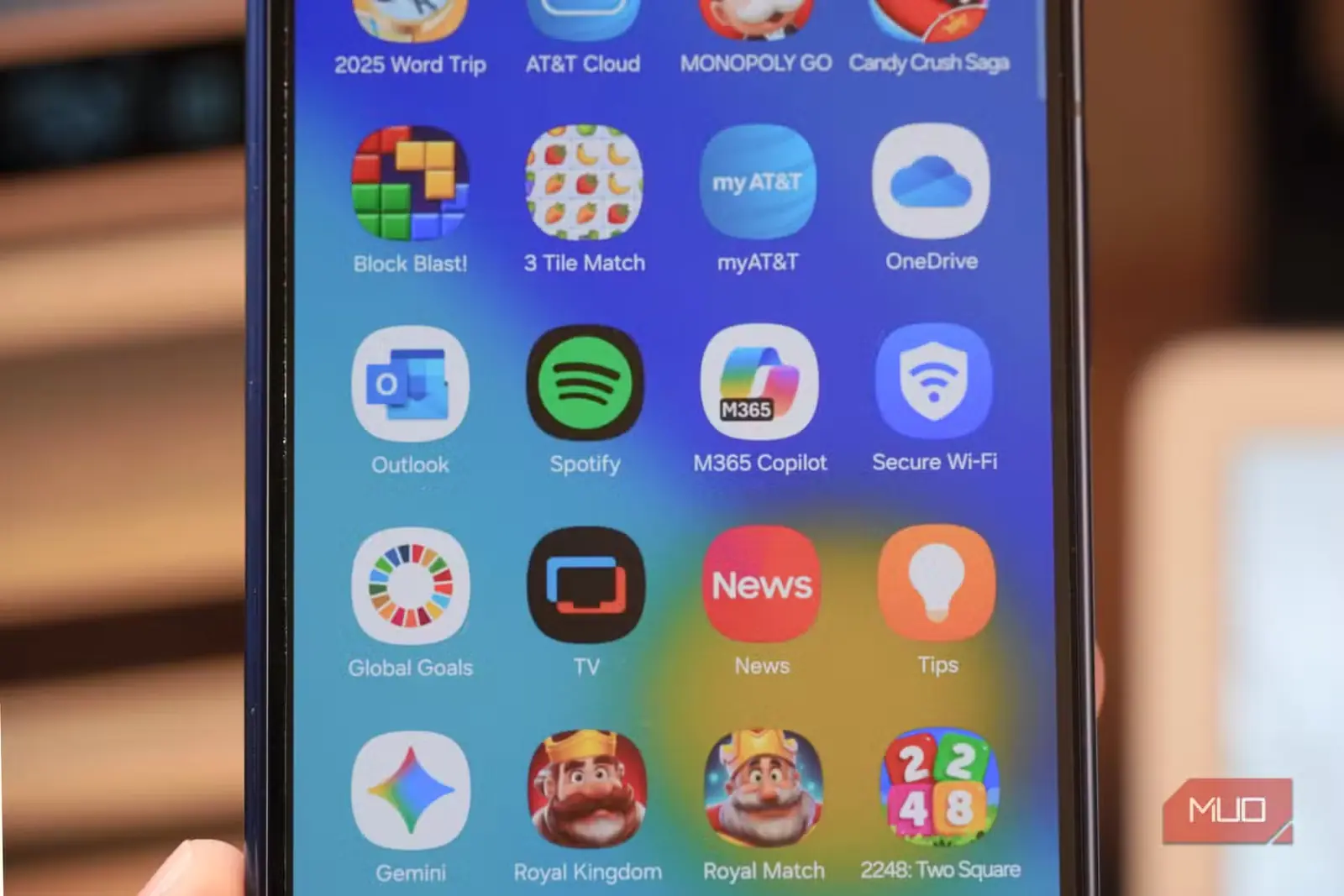 مجموعه‌ای از برنامه‌های زائد روی گوشی Samsung Galaxy
