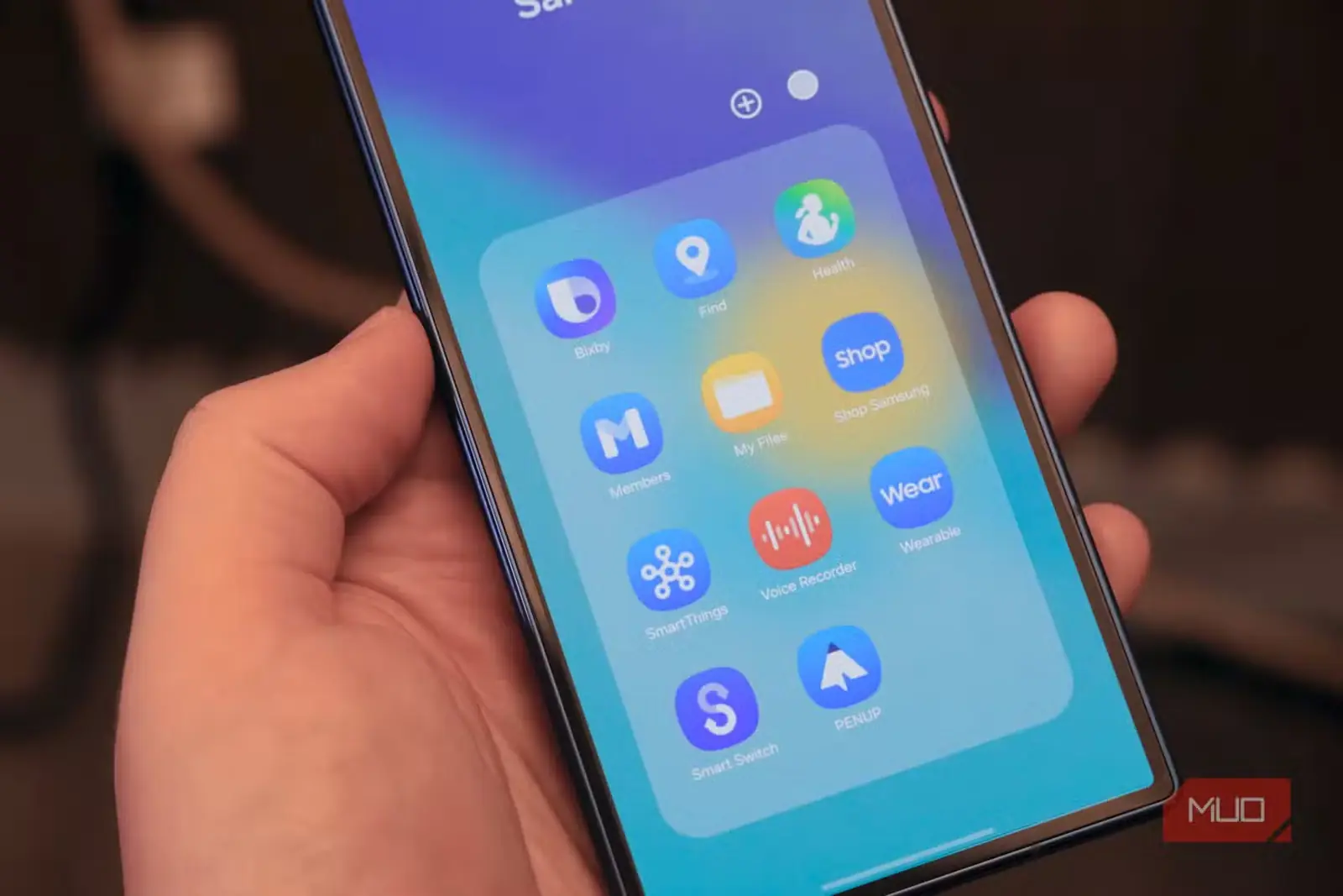 برنامه‌های Samsung در پوشه‌ای از یک گوشی Android
