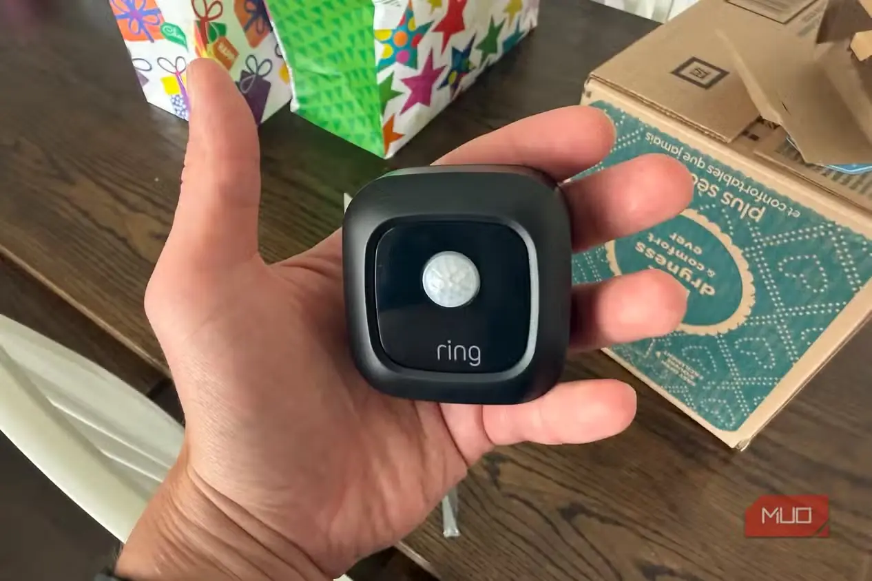 واحد حرکتی حسگر صندوق پستی Ring در دست