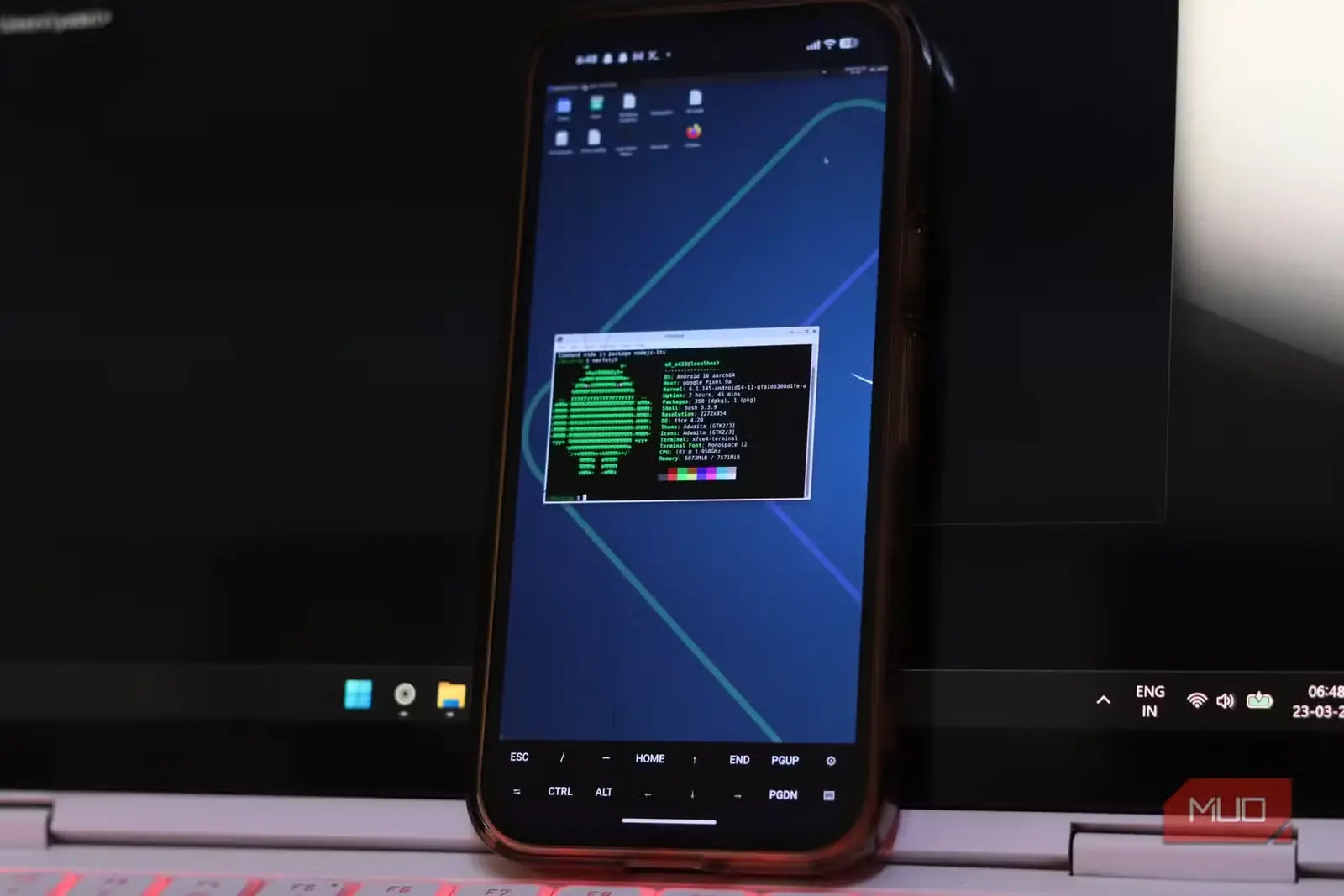 اجرای میزکار Linux و پنجرهٔ ترمینال روی گوشی Pixel 9a