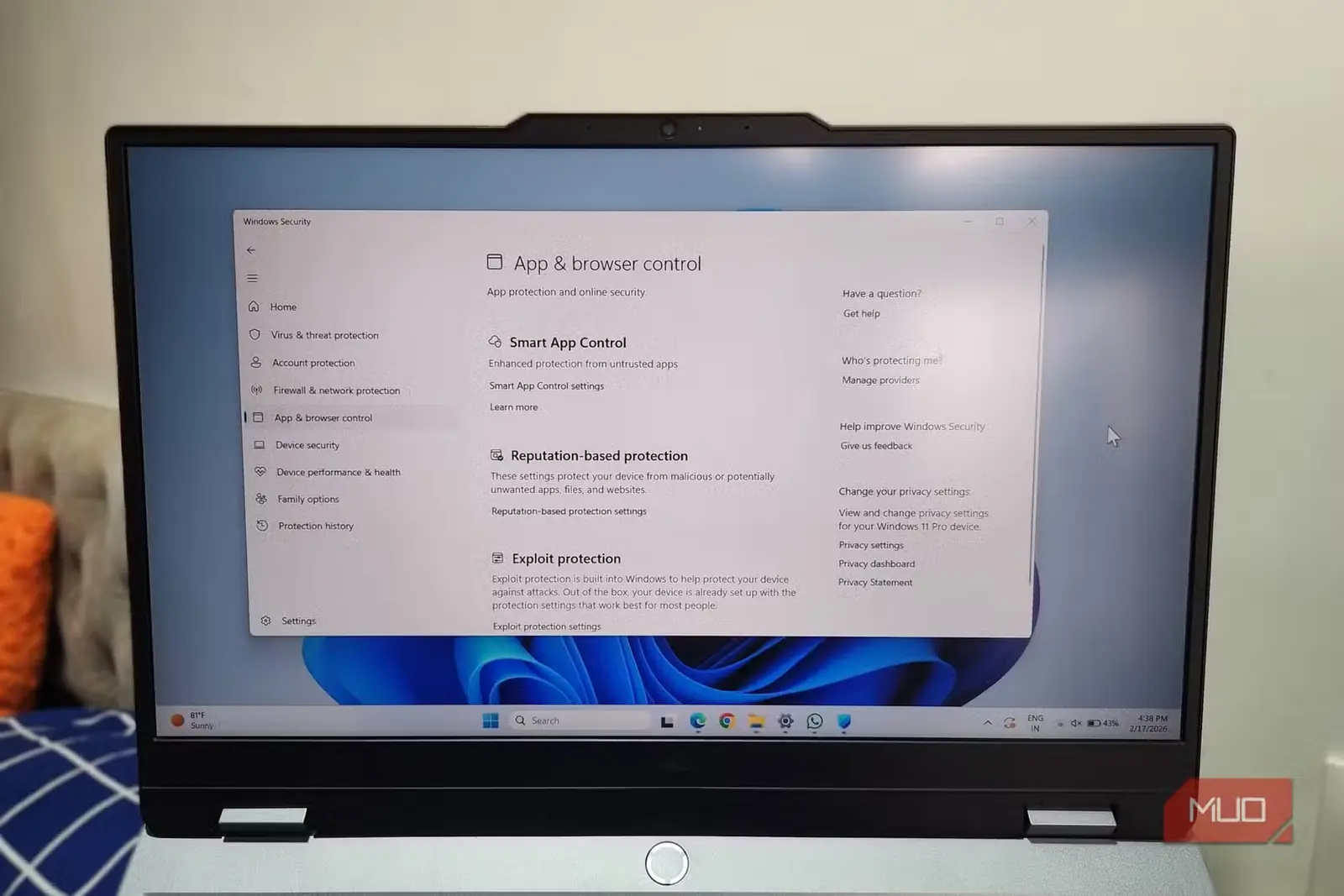 برنامه Windows Security روی صفحه لپتاپ