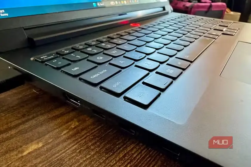 نمای سمت چپ صفحهکلید Lenovo