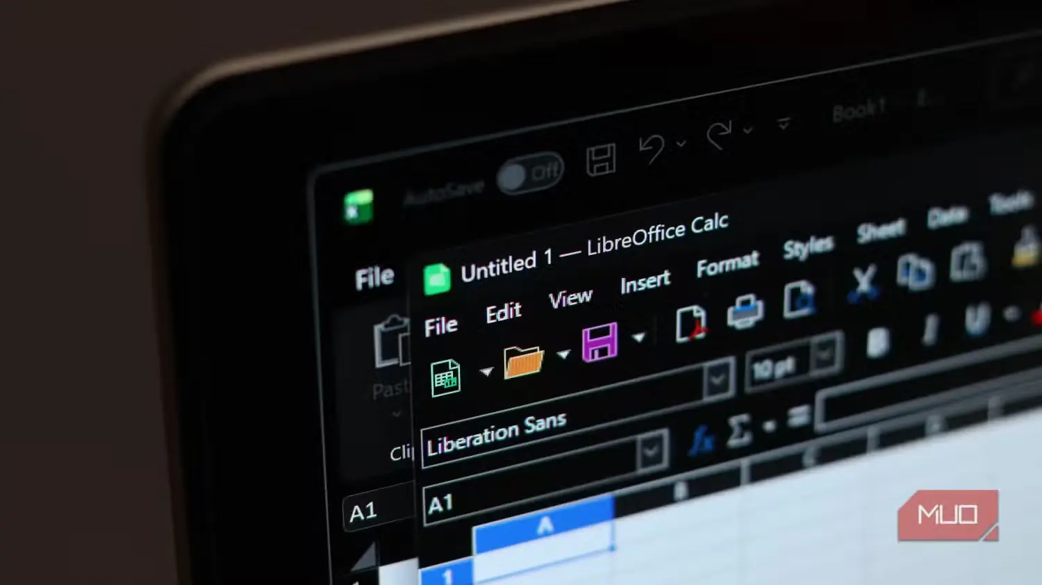 نمای LibreOffice Calc و Excel در محیط Windows 11