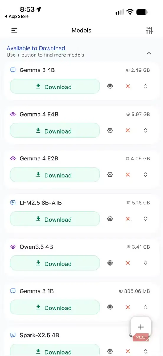 اجرای PocketPal AI روی iPhone.