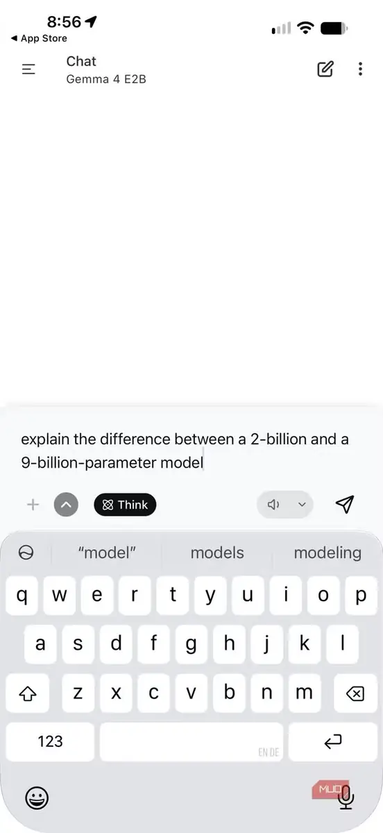 اجرای PocketPal AI روی iPhone.