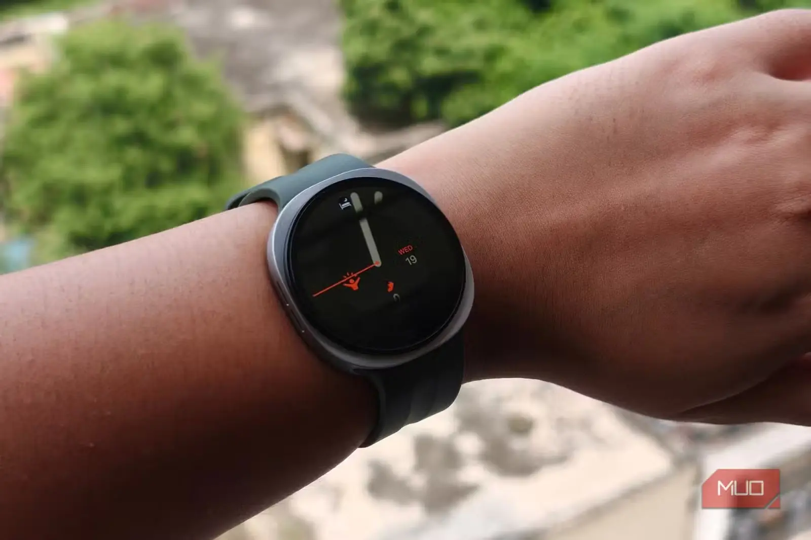 ساعت Samsung Galaxy Watch 9 روی مچ یک فرد