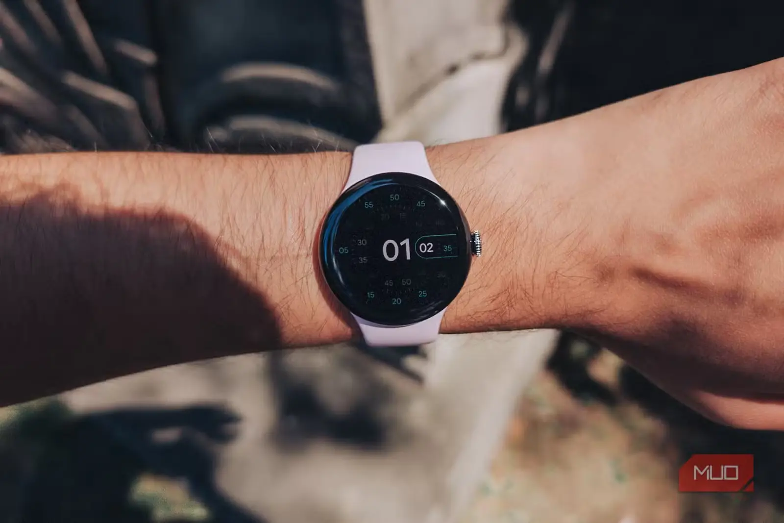 ساعت Google Pixel Watch 3 روی مچ دست