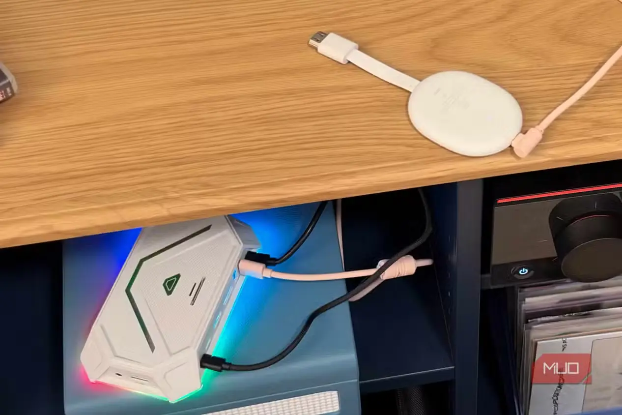 تجهیزات جانبی متصل به هاب USB برقدارِ وصلشده به تلویزیون