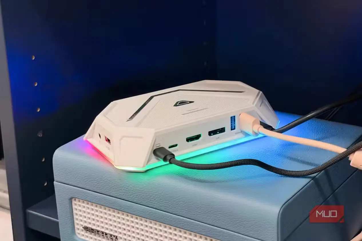 تجهیزات جانبی متصل به هاب USB برقدارِ وصلشده به تلویزیون