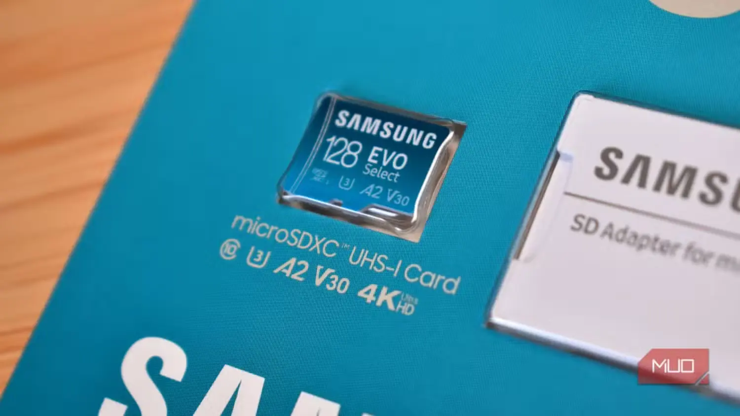 کارت microSD سامسونگ درون بستهبندی