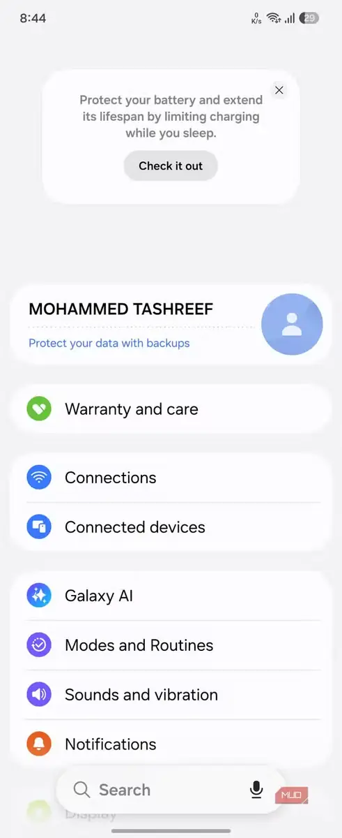 منوی تنظیمات Samsung Galaxy با گزینههای شارژ باتری و مدیریت دستگاه