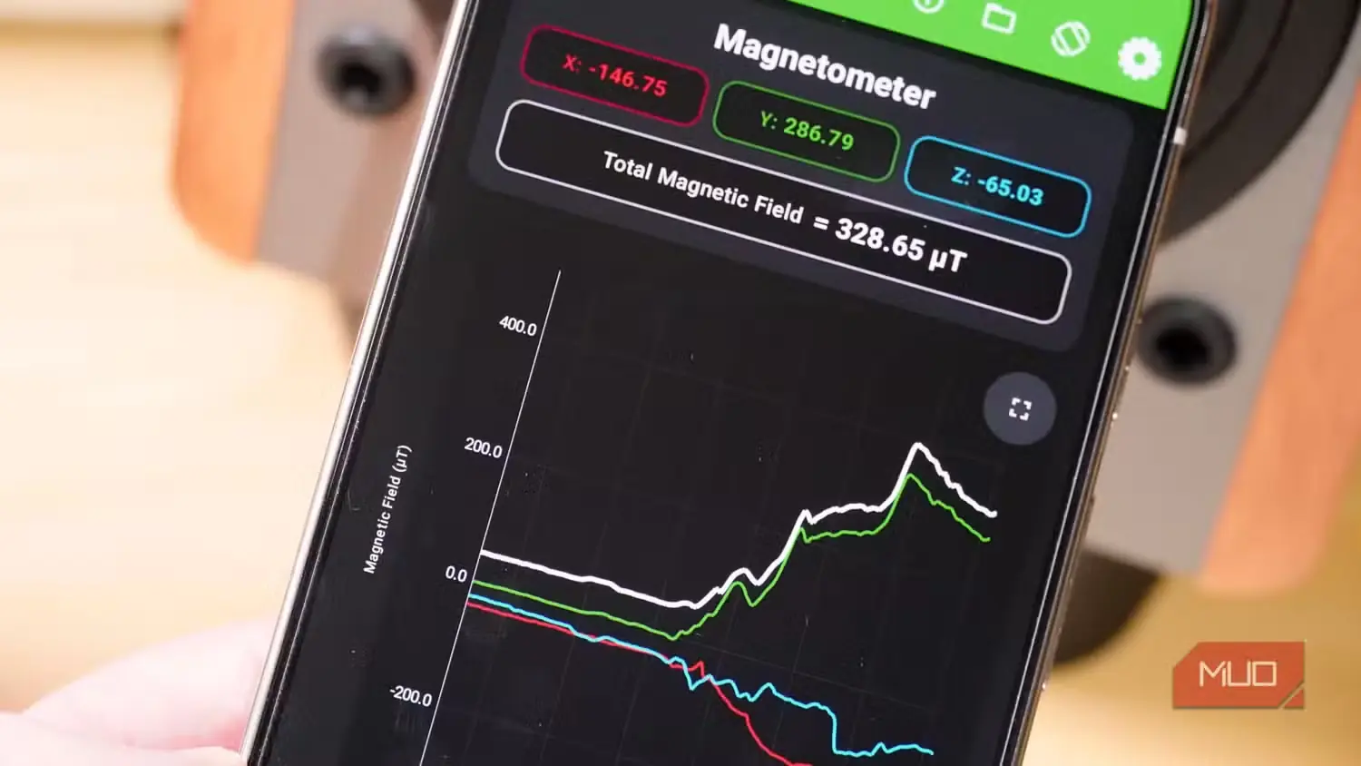 جهش نمودار مغناطیسسنج در برنامه Physics Toolbox