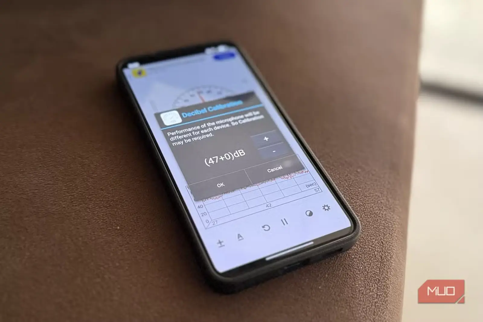 گوشی Android در حال نمایش برنامه صداسنج