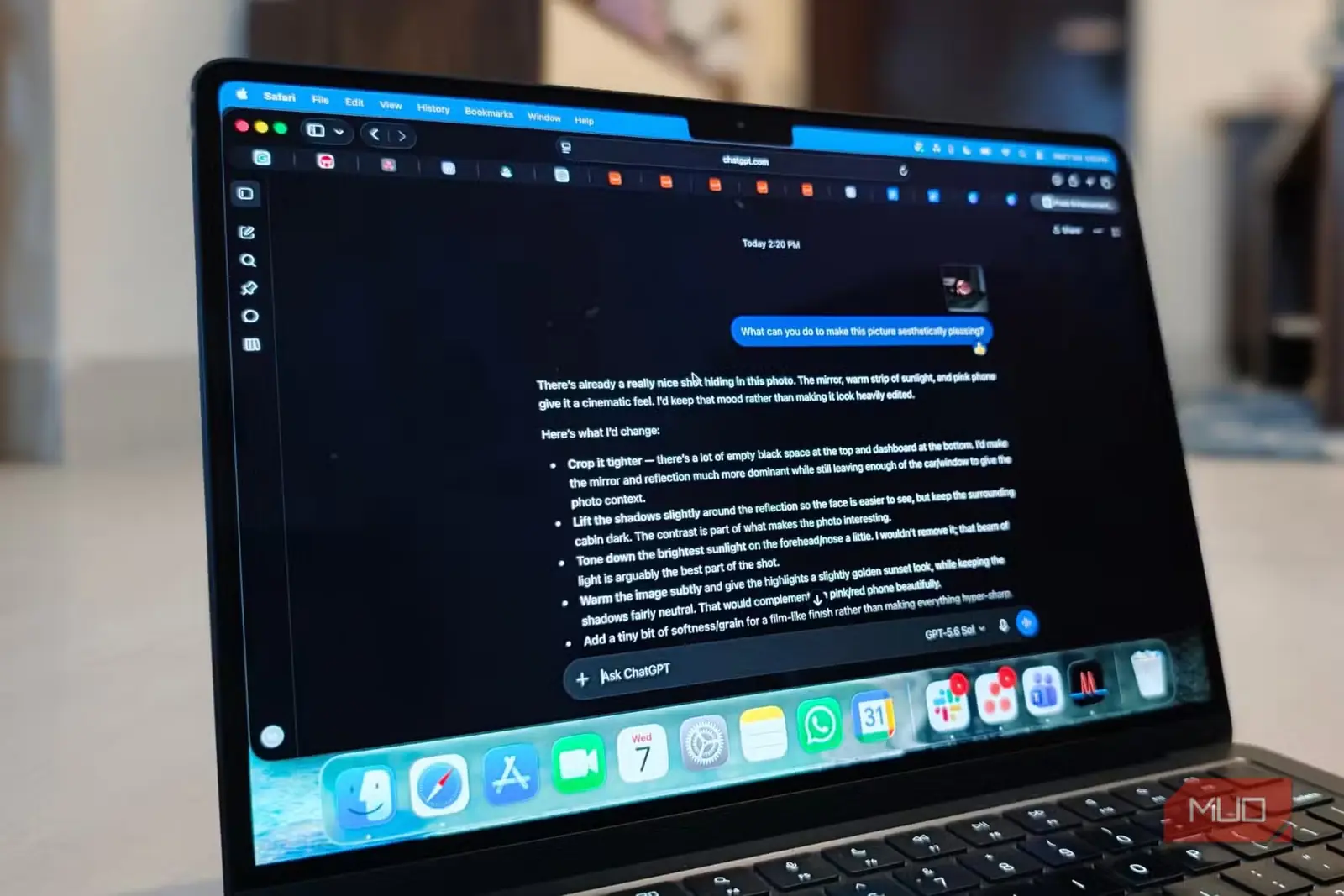 درخواستها و بازنویسیهای ChatGPT روی MacBook