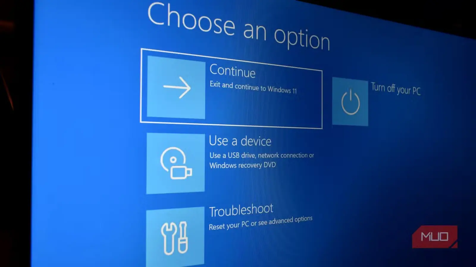 محیط بازیابی Windows روی صفحه لپ‌تاپ