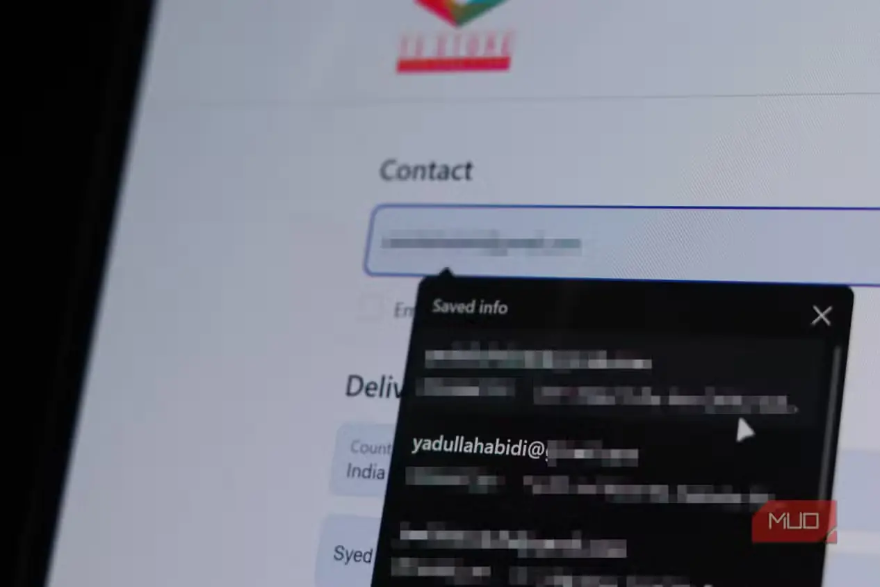 منوی بازشده تکمیل خودکار در یک وب‌سایت خرید