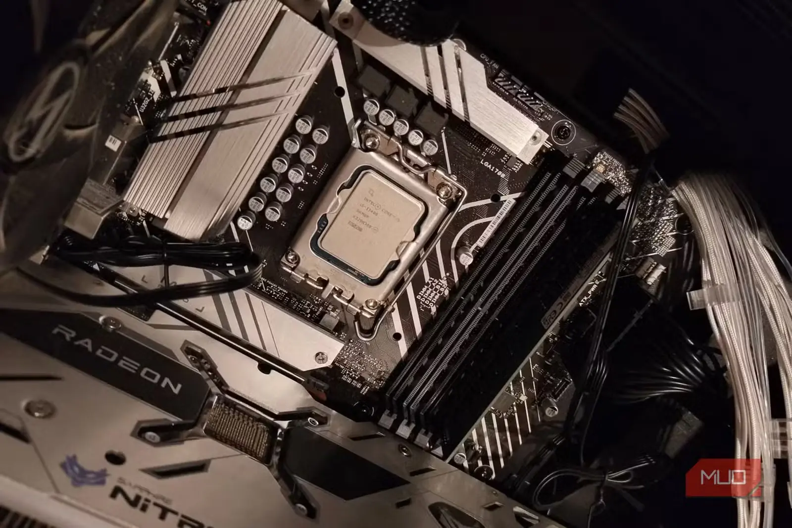 مادربرد مجهز به پردازنده Intel