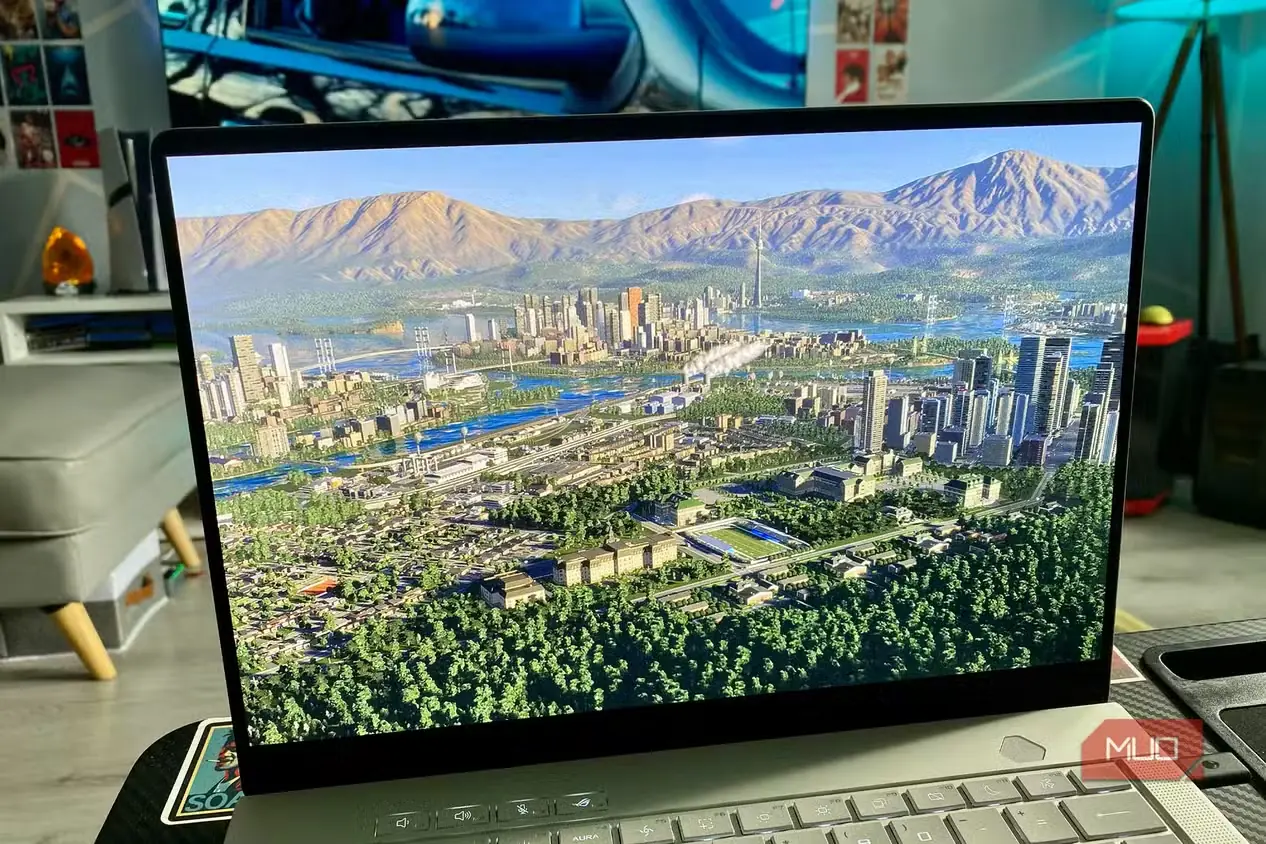 اجرای بازی «شهرها: اسکای‌لاینز ۲» روی لپ‌تاپ گیمینگ ROG Zephyrus G14