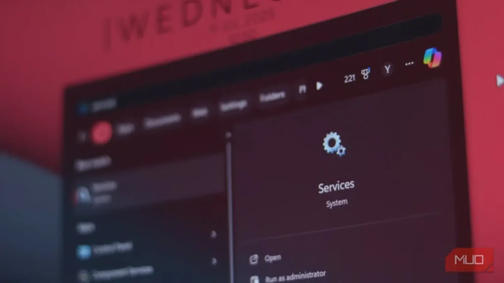 ده‌ها سرویس پس‌زمینهٔ ناخواسته در رایانهٔ Windows که بیشترشان حذف‌شدنی‌اند